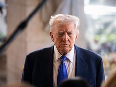 أكسيوس: تقلبات ترامب تربك مساعديه وتُبقي خططه تجاه إيران غامضة