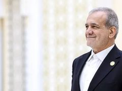 بزشكيان: مهاجمة البنية التحتية الحيوية لإيران تستهدف الشعب الإيراني.