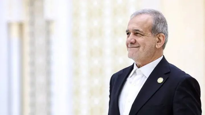 بزشكيان: مهاجمة البنية التحتية الحيوية لإيران تستهدف الشعب الإيراني.