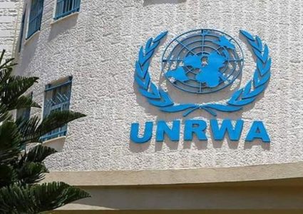 “شؤون اللاجئين” تدعو الأونروا للتراجع عن قرارها بإنهاء عقود بعض موظفيها