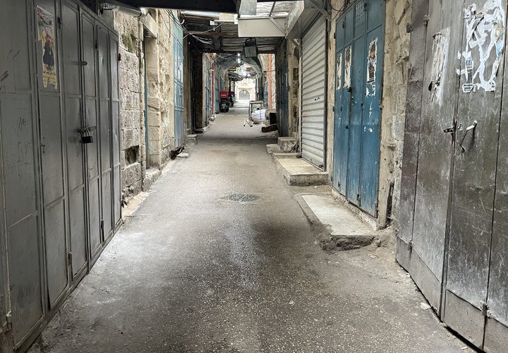 إضراب شامل يعم مدينة نابلس وباقي الضفة احتجاجا على قانون اعدام الأسرى