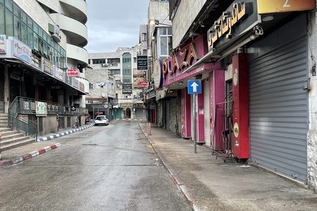 إضراب شامل يعم مدينة نابلس و الضفة احتجاجا على قانون اعدام الأسرى