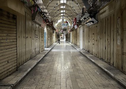 إضراب شامل يعم مدينة نابلس وباقي الضفة احتجاجا على قانون اعدام الأسرى