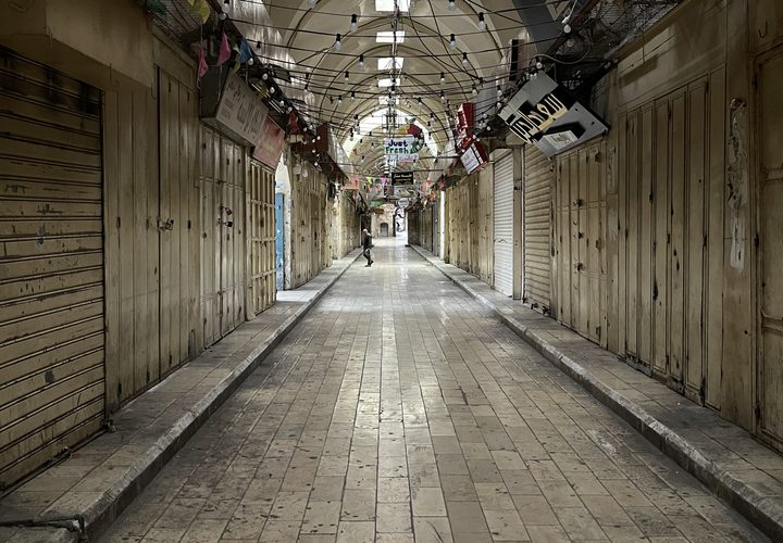 إضراب شامل يعم مدينة نابلس وباقي الضفة احتجاجا على قانون اعدام الأسرى
