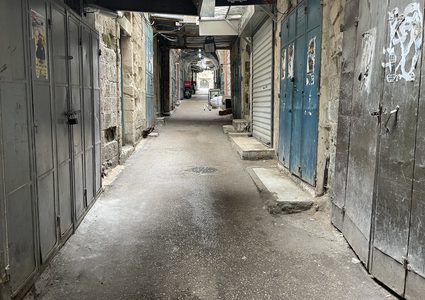 الاضراب الشامل يعم محافظات الضفة الغربية تنديدا بقرار الكنيست اعدام الاسرى