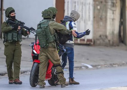 قوات الاحتلال تعتقل مواطنين من كفر عبوش