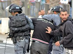 قوات الاحتلال تعتقل ٤ مواطنين من رام الله