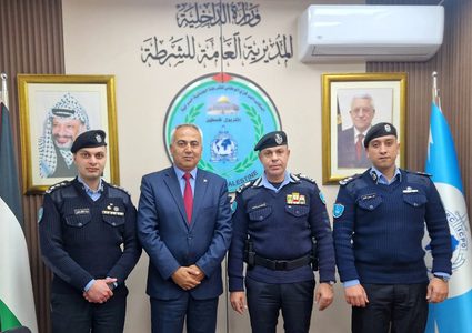 مدير عام الشرطة اللواء علام السقا يتفقد المكتب المركزي الوطني "انتربول فلسطين"
