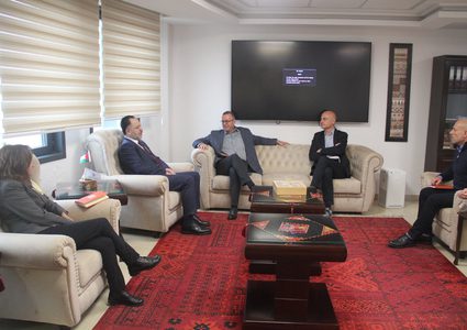 سلطة المياه وUNDP تبحثان دعم قطاع المياه في غزة وتعزيز مشاريع الآبار في الضفة