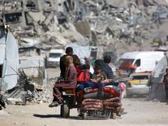 شهيدة بالمغازي وتقدم للدبابات شرقي غزة وجباليا