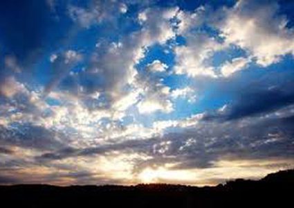 حالة الطقس: أجواء غائمة جزئيا مغبرة