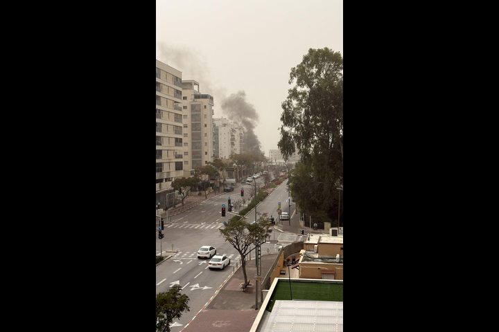 صاروخ من إيران: أضرار لحقت بالمباني والمركبات في كريات آتا وحيفا