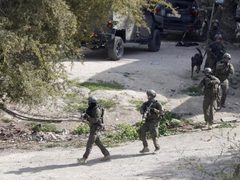 الاحتلال يعتقل 5 مواطنين من سرطة غرب سلفيت