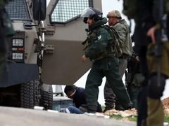 الاحتلال يعتقل مواطنين في القدس