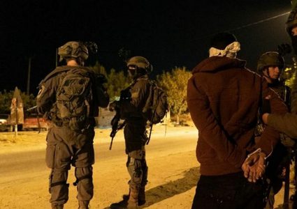 الاحتلال يعتقل 3 مواطنين من العيزرية وعناتا