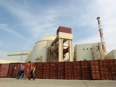 وكالات أنباء: روسيا أجلت 198 موظفا من محطة بوشهر النووية الإيرانية