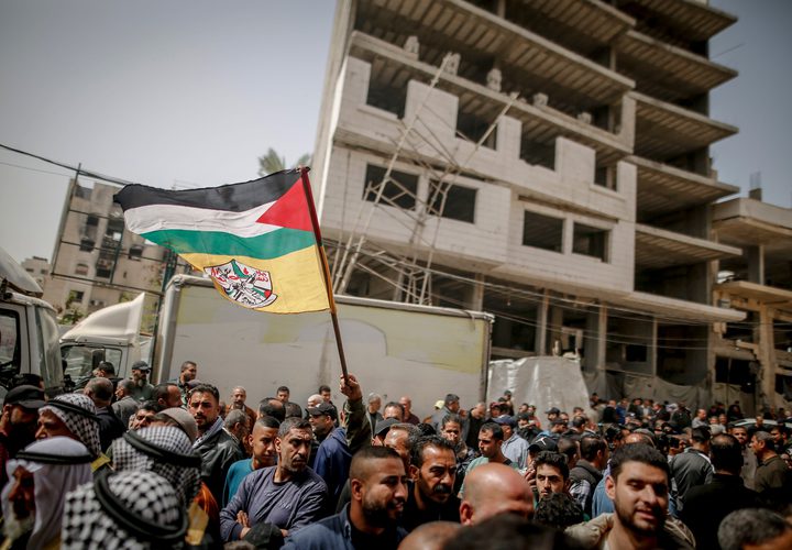 وقفة جماهيرية نظّمتها حركة "فتح" في غزة أمام الصليب الأحمر، رفضًا لقانون إعدام الأسرى، بمشاركة قيادات وأسرى محررين وفعاليات وطنية، تأكيدًا على دعم قضية الأسرى ورفض استهداف حقوقهم.