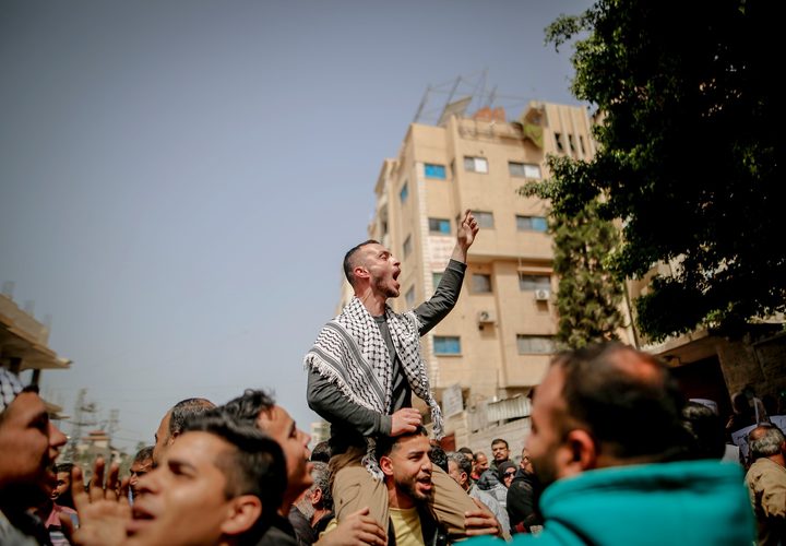 وقفة جماهيرية نظّمتها حركة "فتح" في غزة أمام الصليب الأحمر، رفضًا لقانون إعدام الأسرى، بمشاركة قيادات وأسرى محررين وفعاليات وطنية، تأكيدًا على دعم قضية الأسرى ورفض استهداف حقوقهم.
