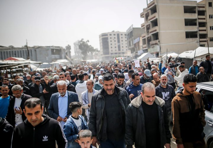 وقفة جماهيرية نظّمتها حركة "فتح" في غزة أمام الصليب الأحمر، رفضًا لقانون إعدام الأسرى، بمشاركة قيادات وأسرى محررين وفعاليات وطنية، تأكيدًا على دعم قضية الأسرى ورفض استهداف حقوقهم.