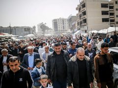 وقفة جماهيرية نظّمتها حركة "فتح" في غزة أمام الصليب الأحمر، رفضًا لقانون إعدام الأسرى، بمشاركة قيادات وأسرى محررين وفعاليات وطنية، تأكيدًا على دعم قضية الأسرى ورفض استهداف حقوقهم.