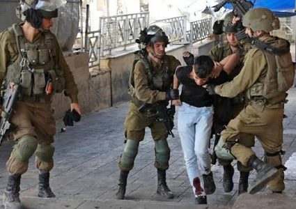 الاحتلال يعتقل ثلاثة أطفال من الخليل