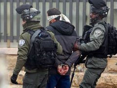 قوات الاحتلال تعتقل رئيس مجلس قروي النعمان ونجله