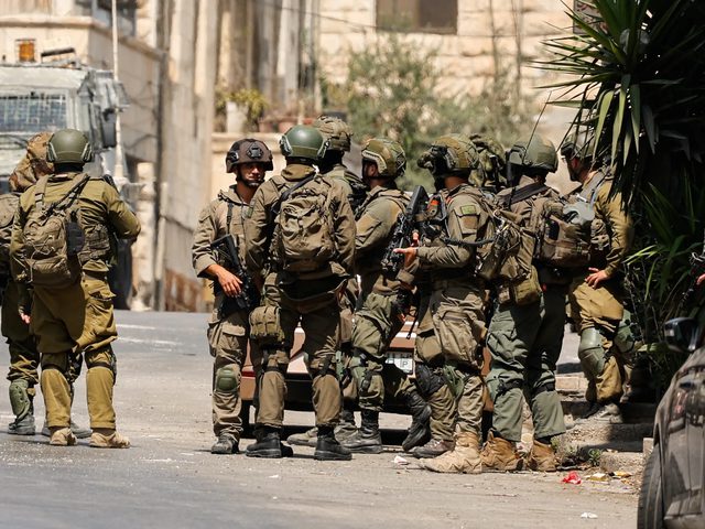 اعتقال أسير محرر في دير سامت وإصابة مواطن جراء اعتداء قوات الاحتلال في خرسا