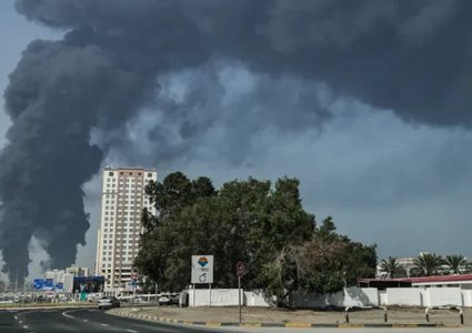 هجمات بمسيّرات وصواريخ تُلحق أضرارًا بمنشآت حيوية في الكويت
