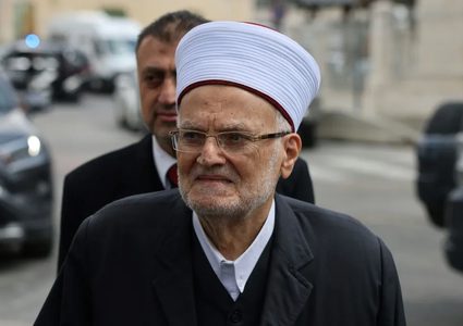 عكرمة صبري يحذر من إغلاق الأقصى والتدخل في إدارته