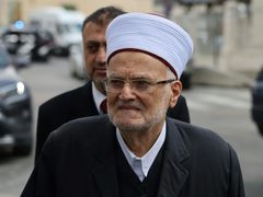 عكرمة صبري يحذر من إغلاق الأقصى والتدخل في إدارته