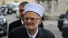 عكرمة صبري يحذر من إغلاق الأقصى والتدخل في إدارته