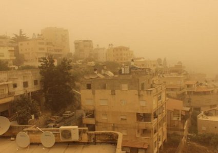 حالة الطقس: أجواء غائمة ومغبرة