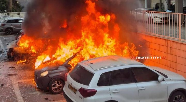 تل أبيب تستيقظ على صاروخ عنقودي.. إصابات بينها خطيرة ودمار واسع