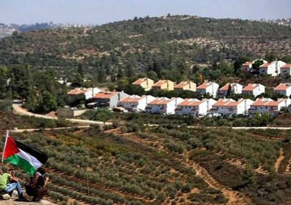 مستوطنون يقيمون بؤرة استيطانية جديدة شمال الضفة الغربية وسط توتر متصاعد