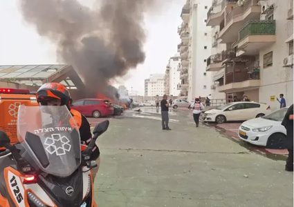 3 رشقات صاروخية خلال 20 دقيقة.. حرائق ودمار واسع في حيفا