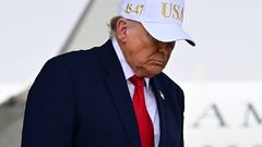 ترامب يحدد الساعة والدقيقة "لتفجير كل شيء" في إيران