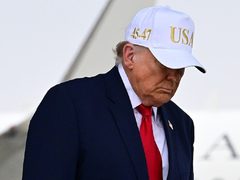 ترامب يحدد الساعة والدقيقة "لتفجير كل شيء" في إيران