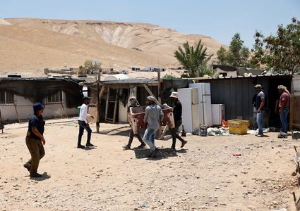 اعتداءات المستوطنين تُهجّر خمس عائلات قرب العوجا شمال أريحا