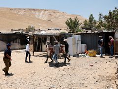 اعتداءات المستوطنين تُهجّر خمس عائلات قرب العوجا شمال أريحا