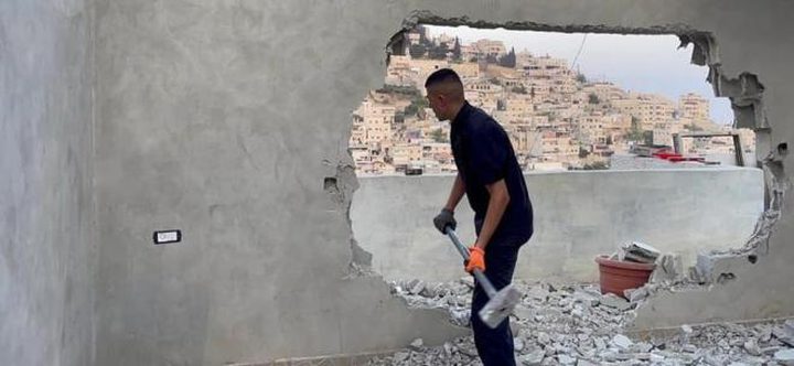 الاحتلال يجبر مقدسيا على هدم منزله ذاتيا في سلوان