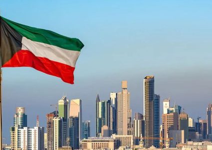 الكويت تطالب المواطنين والمقيمين بالبقاء فى منازلهم حتى صباح الأربعاء