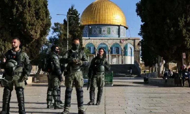 الاحتلال يواصل إغلاق المسجد الأقصى وكنيسة القيامة لليوم الـ39