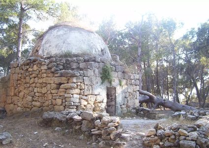 مستوطنون يقتحمون مقام "النبي غيث" في دير عمار شمال غرب رام الله