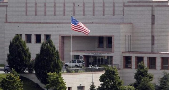 السفارة الأمريكية في مصر تحذر رعاياها وتعدد مواقع "قد تكون أهدافًا محتملة"