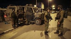 رام الله: الاحتلال يقتحم أبو فلاح وترمسعيا ويعتدي على المواطنين