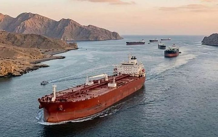 إيران تكشف تفاصيل خطتها: "مرور منظم" بمضيق هرمز مقابل رفع كامل للعقوبات