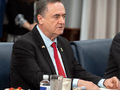 كاتس يهدّد باغتيال أمين عام حزب الله بعد هجوم إسرائيلي واسع على مواقع في لبنان