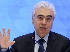 بيرول يبحث أزمة الطاقة مع البنك الدولي وصندوق النقد