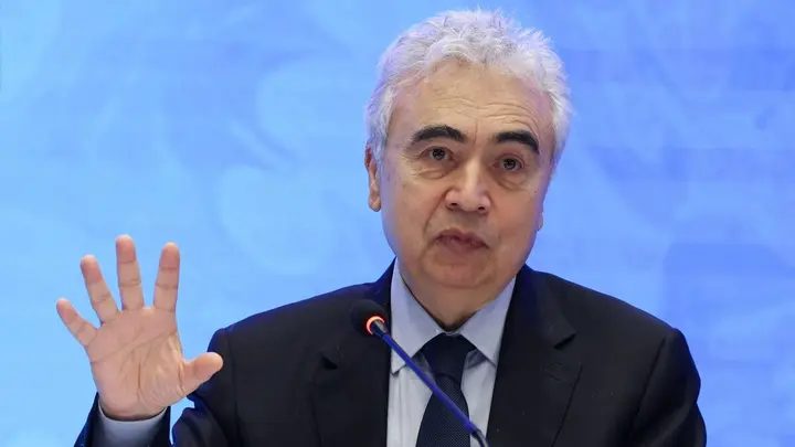 بيرول يبحث أزمة الطاقة مع البنك الدولي وصندوق النقد