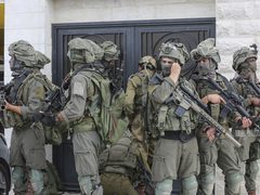 إصابة سيدة بالاختناق إثر اعتداء مستتوطنين عليها بغاز الفلفل جنوب نابلس